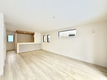 ���r���O ���������S�n�̂����A���z�̃��r���O