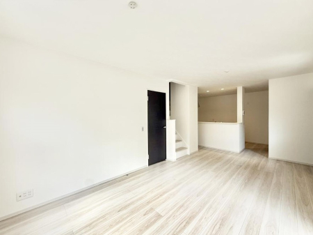 ���r���O ����