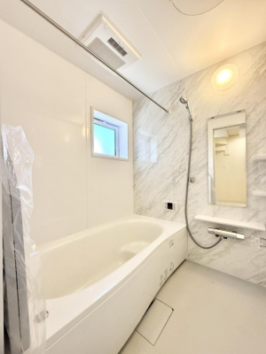 ���� �����������������F�����̕ǖʁA������芰����o�X���[��