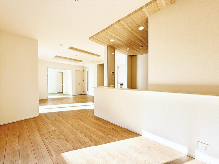 ���r���O ���������S�n�̂����A���z�̃��r���O