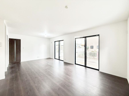 ���r���O ����