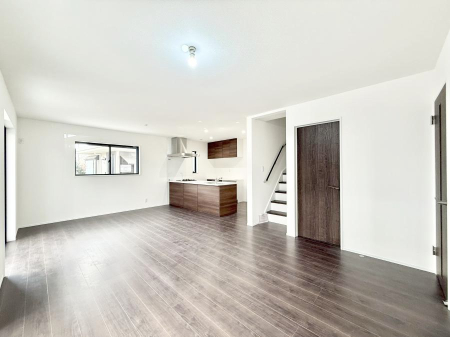 ���r���O ����