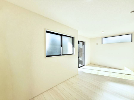 ���r���O ���������S�n�̂����A���z�̃��r���O