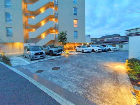 ���ԏ� �O�ρ�����ɂ��钓�ԃX�y�[�X�Ȃ̂ň��S�ł���