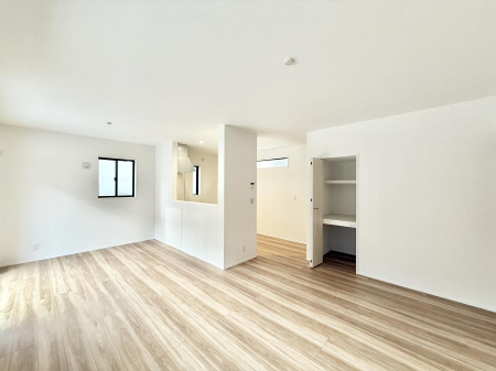 ���r���O ����