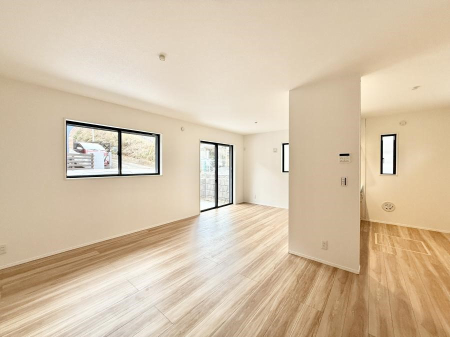 ���r���O ����