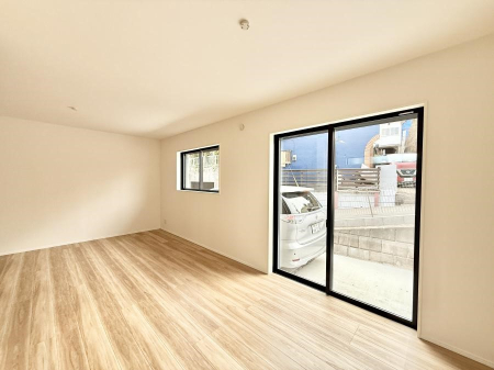 ���r���O ����