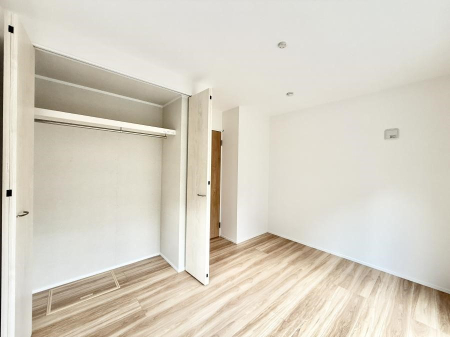 �Q�� ����