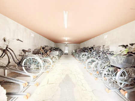 ���̑� �O�ρ��~�n���ɒ��֏���������Ă���A���]�Ԃ̗��p���X���[�Y�ł�