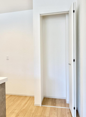 ���[ ����