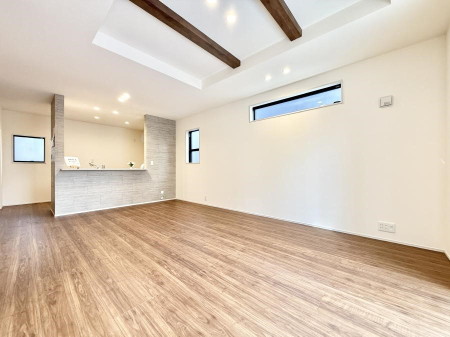 ���r���O ����