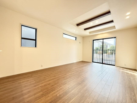 ���r���O ����