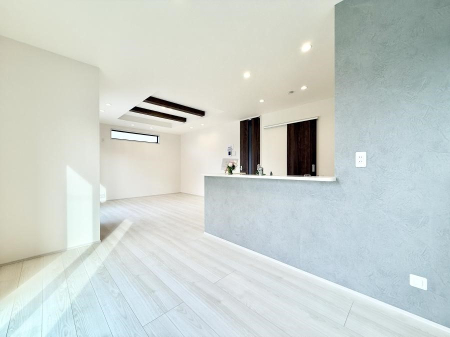 ���r���O ����