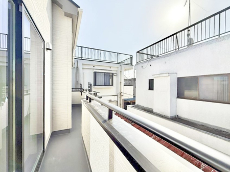 �o���R�j�[ ������ �G�߂̈ڂ낢����������J���I�ȋ�Ԃł�