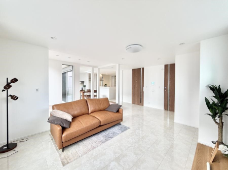 ���r���O ���������S�n�̂����A���z�̃��r���O