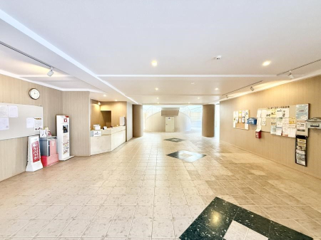 �G���g�����X �O�ρ��������̂���G���g�����X�͉��K�Ȗ����̎n�܂�����o���܂�