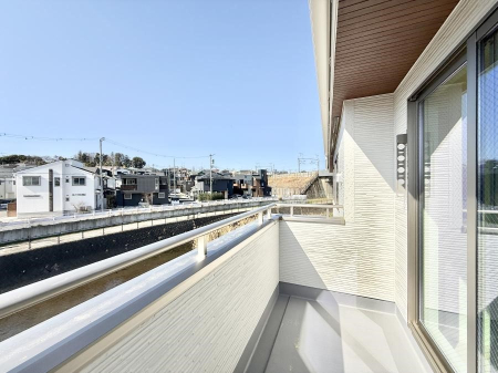 �o���R�j�[ ������ �G�߂̈ڂ낢����������J���I�ȋ�Ԃł�