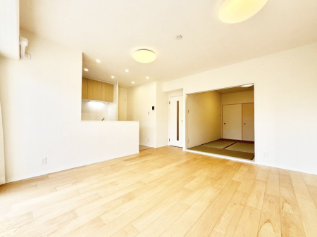 ���r���O ����