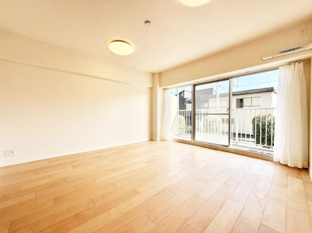 ���r���O ����