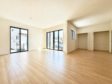 ���r���O ���������났�ƏΊ炪�W�܂�A�S���܂郊�r���O