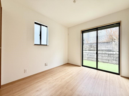 �Q�� ����