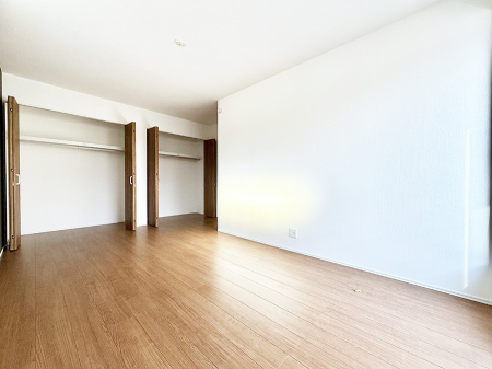 �Q�� ����