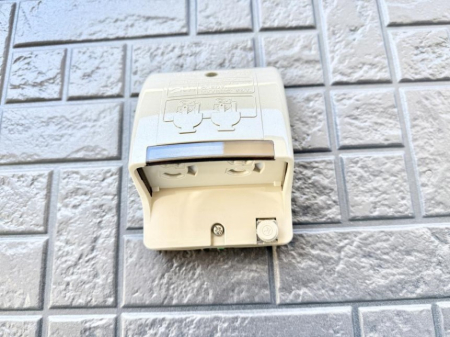 ���̑����� �ݔ������O�ɓd���R���Z���g������΁A�������@�ő���O�ǂ�|������ȂǕ֗��ł��B