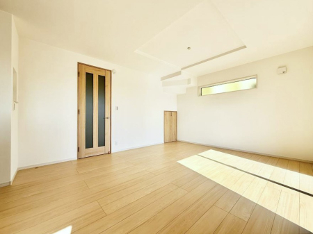 ���r���O ����