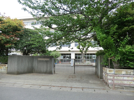 ���ӊ� ���w�Z 400m ���q�s�������K�l���w�Z