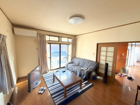 ���r���O ���������S�n�̂����A���z�̃��r���O