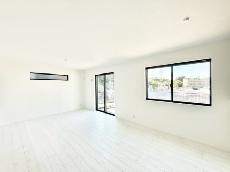 ���r���O ���������S�n�̂����A���z�̃��r���O