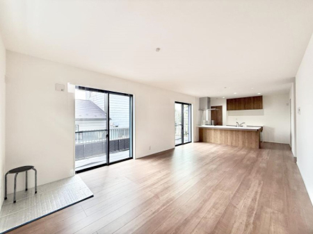 ���r���O ���������났�ƏΊ炪�W�܂�A�S���܂郊�r���O