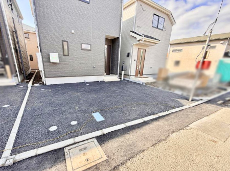  �O�ρ�����ɂ��钓�ԃX�y�[�X�Ȃ̂ň��S�ł���