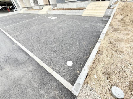  �O�ρ�����ɂ��钓�ԃX�y�[�X�Ȃ̂ň��S�ł���