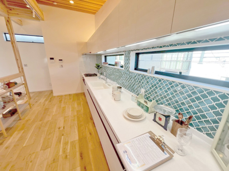 �L�b�`�� �������Ƒ��ƂȂ���A�R�~���j�P�[�V�����̏�