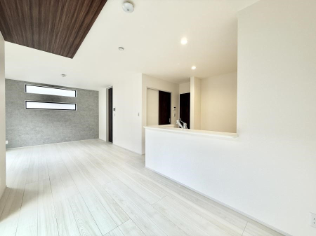 ���r���O ����