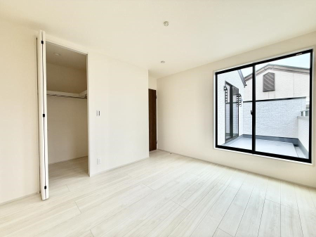 �Q�� ����