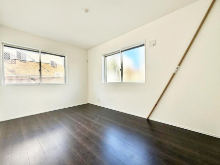 �Q�� ����