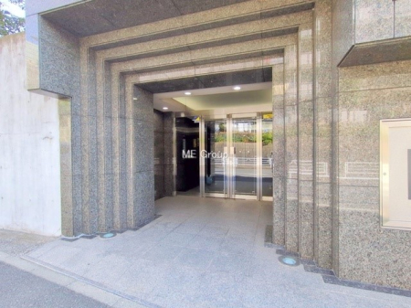 �G���g�����X �O�ρ��������̂���G���g�����X�͉��K�Ȗ����̎n�܂�����o���܂�