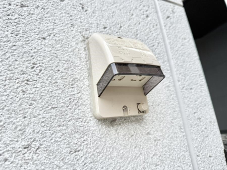 ���̑����� �ݔ������O�ɓd���R���Z���g������΁A�������@�ő���O�ǂ�|������ȂǕ֗��ł��B