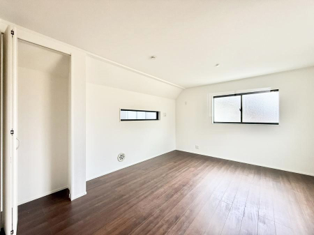 ���r���O ����