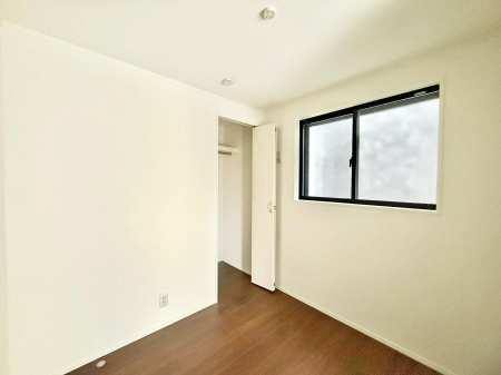 �Q�� ����