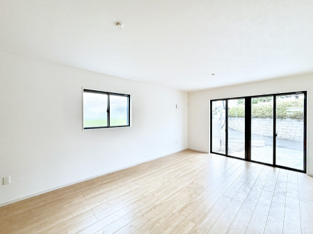 ���r���O ����