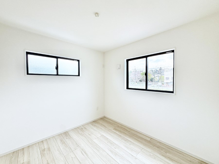 �Q�� ����