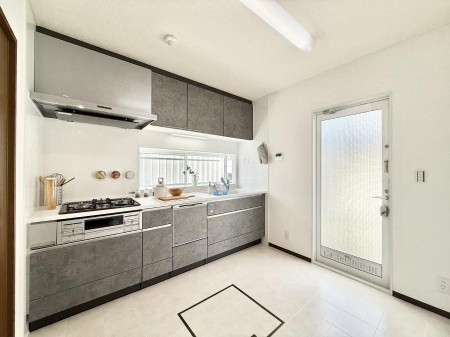 �L�b�`�� �������Ƒ����J��[�߂�A������̂���L�b�`��