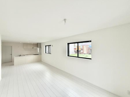 ���r���O ���������S�n�̂����A���z�̃��r���O