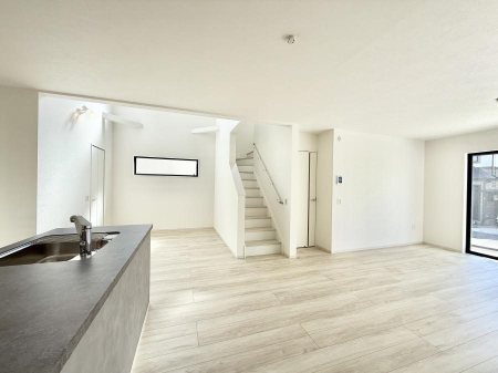 ���r���O ���������R�Ɖ�b�����܂��A�S�n�悢�ЂƂƂ�