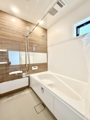 ���� �����������������F�����̕ǖʁA������芰����o�X���[��