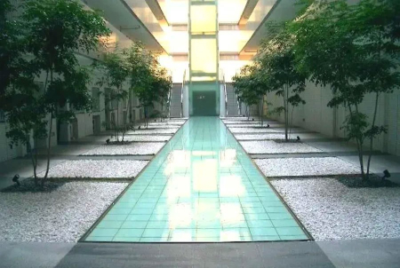 �G���g�����X �O�ρ��A�邽�тɈ��S����^���Ă����A���J�ɊǗ����ꂽ���L���