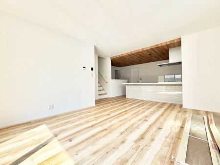 ���r���O ����